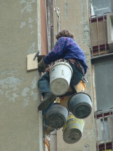 Sanacija betonskih proti potresnih stebrov na Jesenicah.